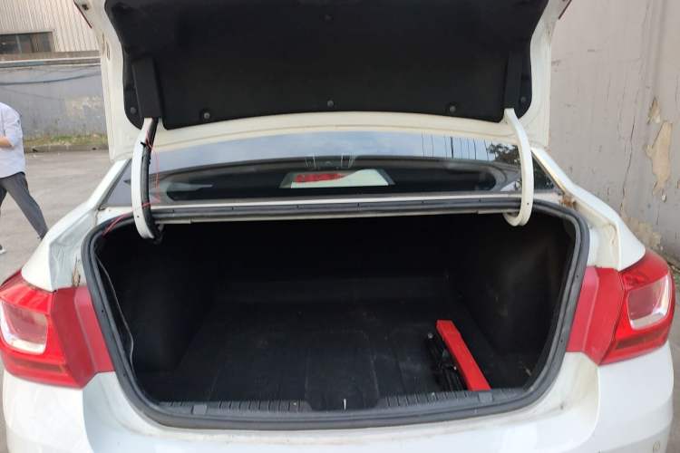 Used Chevrolet Cruze 2015 1.5L Classic SL MT Trunk