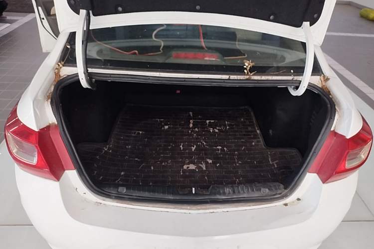 Used Chevrolet Cruze 2015 1.5L Classic SE MT Trunk