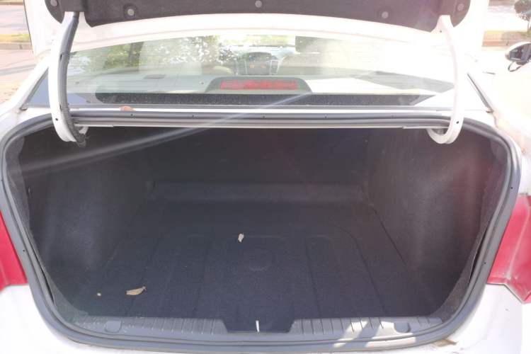 Used Chevrolet Cruze 2015 1.5L Classic SE MT Trunk