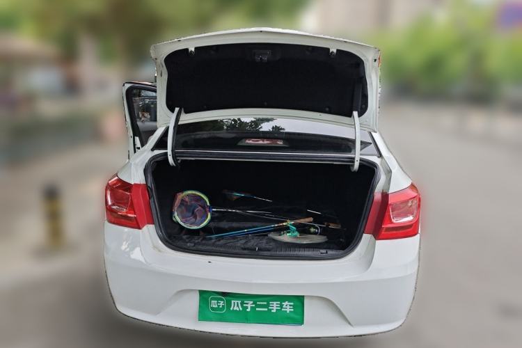 Used Chevrolet Cruze 2015 1.5L Classic SE MT Trunk