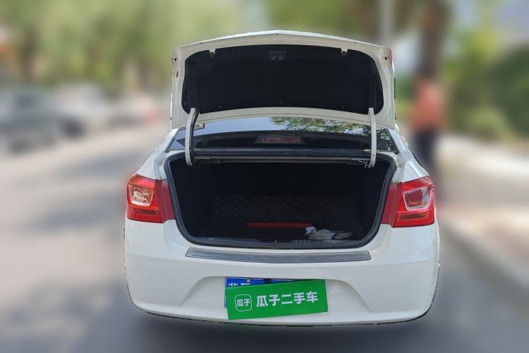 Used Chevrolet Cruze 2015 1.5L Classic SE MT Trunk
