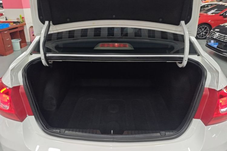 Used Chevrolet Cruze 2015 1.5L Classic SE AT Trunk