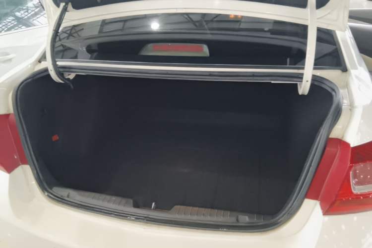 Used Chevrolet Cruze 2015 1.5L Classic SE AT Trunk