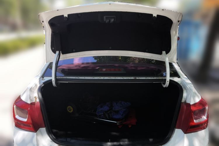 Used Chevrolet Cruze 2015 1.5L Classic SE MT Trunk