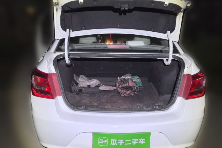Used Chevrolet Cruze 2015 1.5L Classic SE MT Trunk