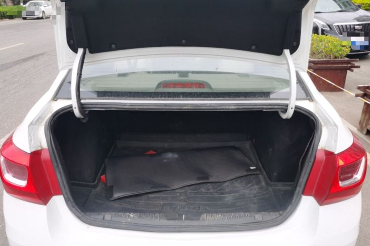 Used Chevrolet Cruze 2015 1.5L Classic SE AT Trunk