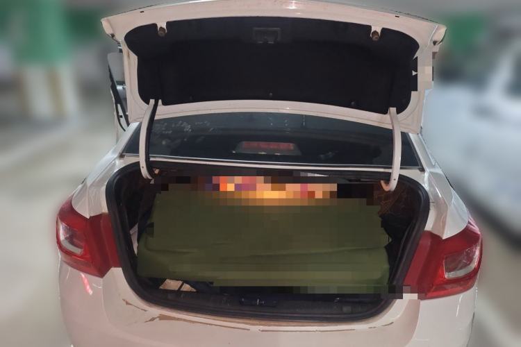 Used Chevrolet Cruze 2015 1.5L Classic SE MT Trunk
