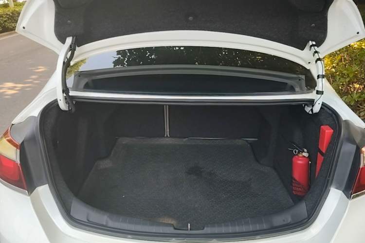 Used Chevrolet Cruze 2015 1.5L Automatic Luxury Edition Trunk
