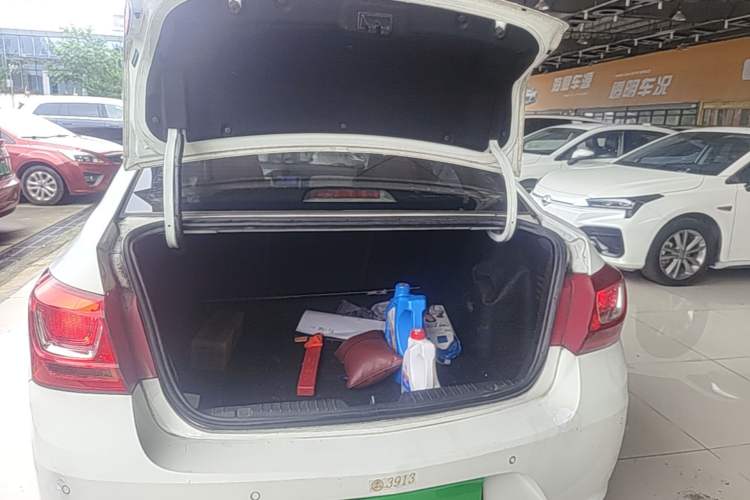 Used Chevrolet Cruze 2015 1.5L Classic SE AT Trunk
