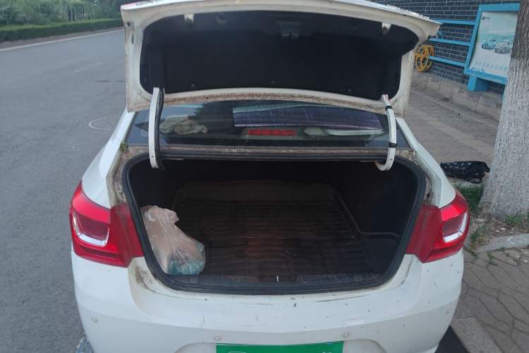 Used Chevrolet Cruze 2015 1.5L Classic SL MT Trunk