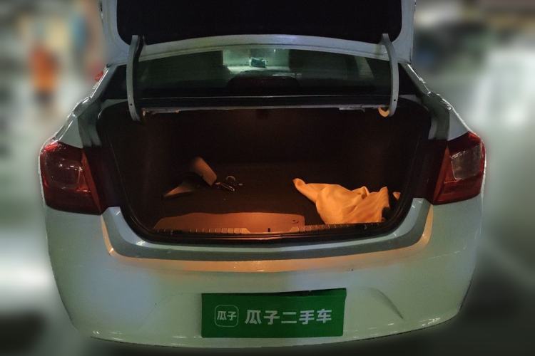 Used Chevrolet Cruze 2015 1.5L Classic SE MT Trunk