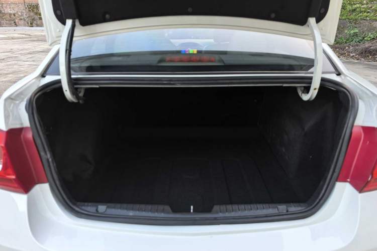 Used Chevrolet Cruze 2015 1.5L Classic SE AT Trunk