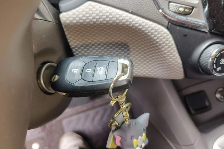 Used Chevrolet Cruze 2015 1.5L Automatic Fashion Navigation Edition Vehicle Key