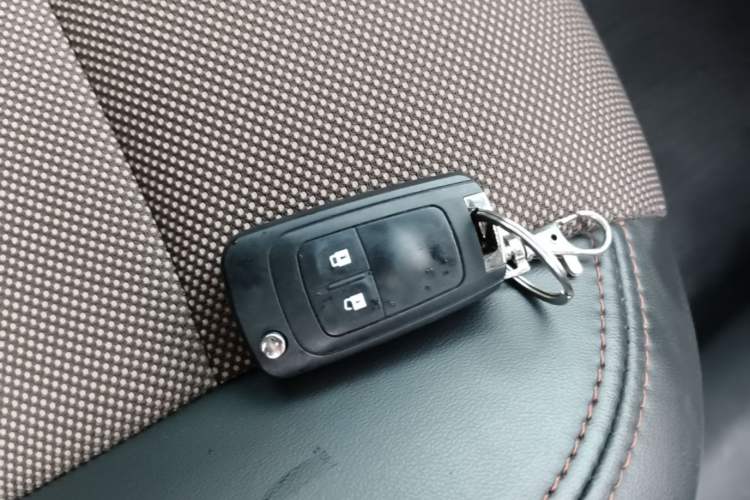 Used Chevrolet Cruze 2015 Hatchback 1.6L Automatic Comfort Edition Vehicle Key