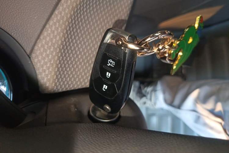 Used Chevrolet Cruze 2015 1.5L Automatic Fashion Navigation Edition Vehicle Key