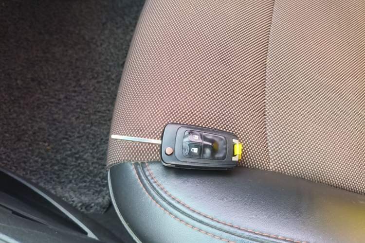 Used Chevrolet Cruze 2015 Hatchback 1.6L Automatic Comfort Edition Vehicle Key