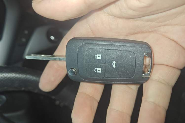 Used Chevrolet Cruze 2015 Hatchback 1.6L Automatic Comfort Edition Vehicle Key