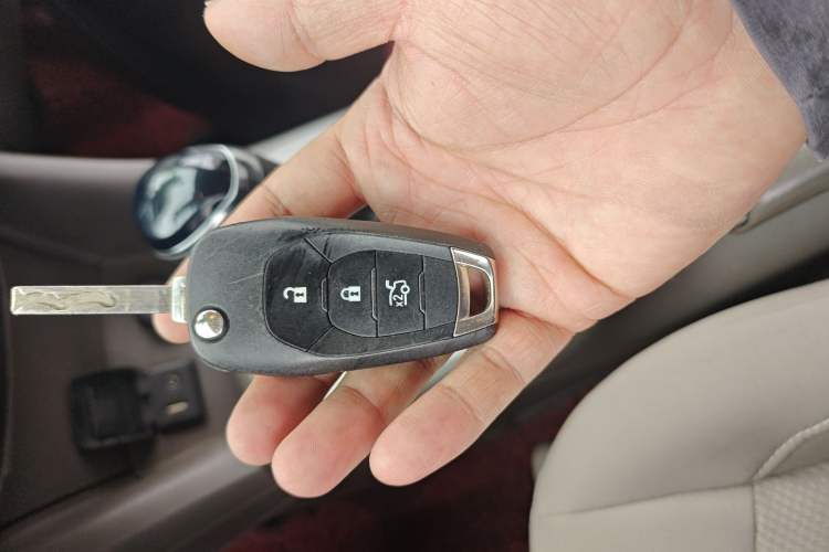 Used Chevrolet Cruze 2015 1.5L Automatic Fashion Navigation Edition Vehicle Key