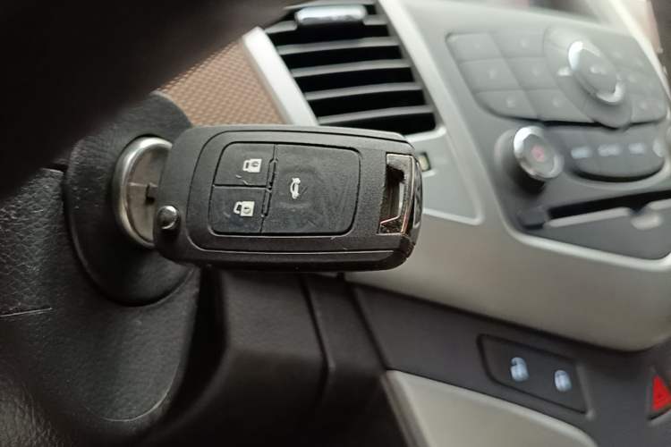 Used Chevrolet Cruze 2015 Hatchback 1.6L Automatic Comfort Edition Vehicle Key