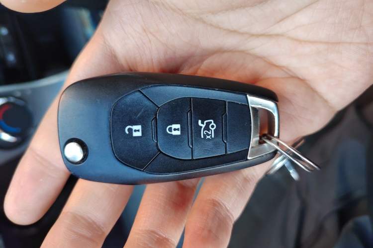 Used Chevrolet Cruze 2015 Hatchback 1.6L Automatic Comfort Edition Vehicle Key