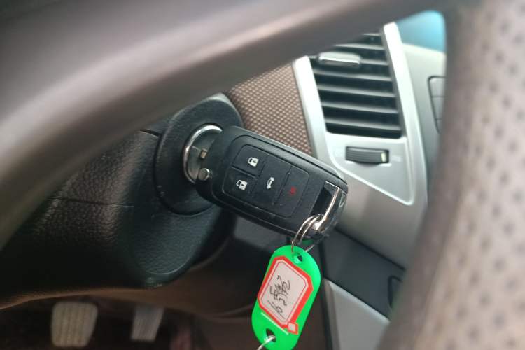 Used Chevrolet Cruze 2015 Hatchback 1.6L Manual Comfort Edition Vehicle Key