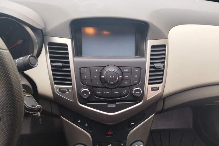 Used Chevrolet Cruze 2015 1.5L Classic SL MT Audio And AC Panel