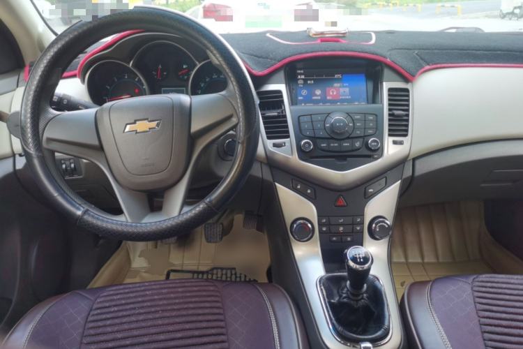 Used Chevrolet Cruze 2015 1.5L Classic SL MT Center Console