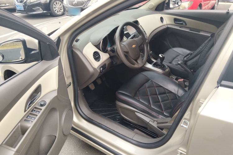 Used Chevrolet Cruze 2015 1.5L Classic SL MT Driver Seat