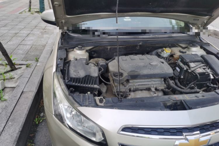 Used Chevrolet Cruze 2015 1.5L Classic SL MT Engine Bay Right