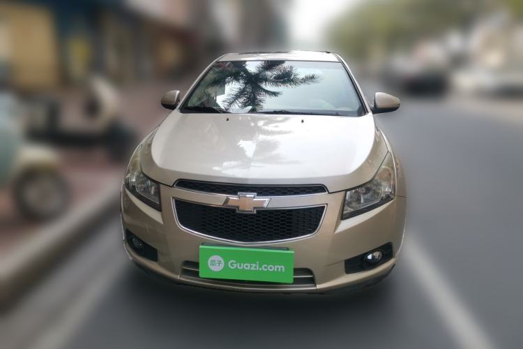 Used Chevrolet Cruze 2015 Hatchback 1.6L Manual Comfort Edition Front
