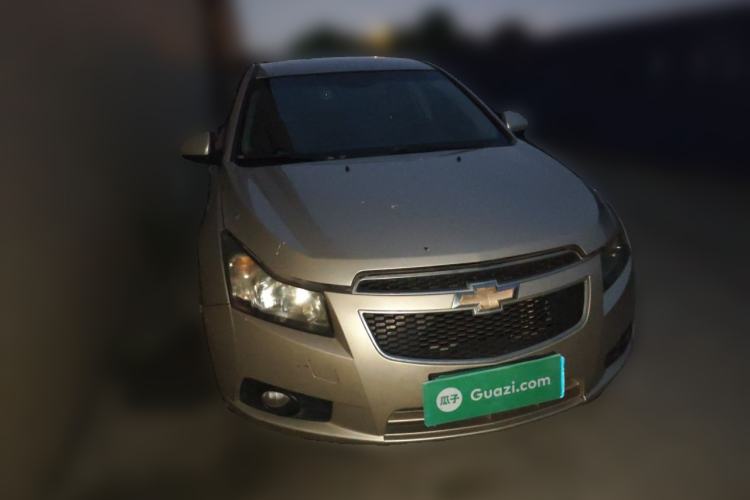Used Chevrolet Cruze 2015 Hatchback 1.6L Manual Comfort Edition Front Right 45 Deg