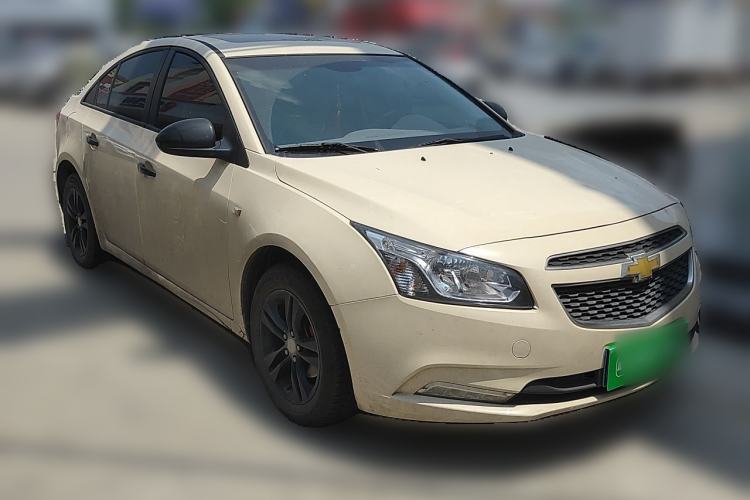 Used Chevrolet Cruze 2015 1.5L Classic SE AT Front Right 45 Deg