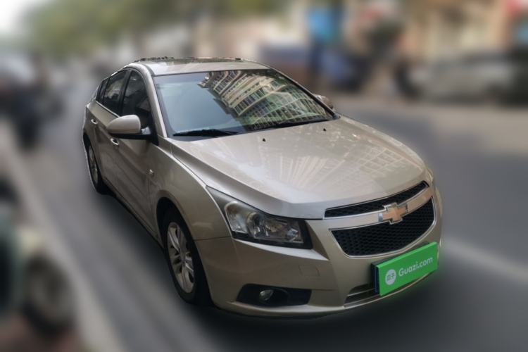 Used Chevrolet Cruze 2015 Hatchback 1.6L Manual Comfort Edition Front Right 45 Deg