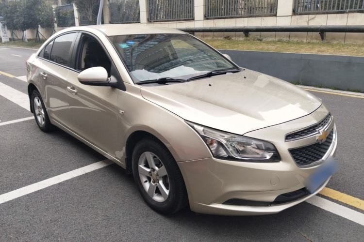 Used Chevrolet Cruze 2015 1.5L Classic SL MT Front Right 45 Deg