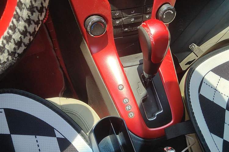 Used Chevrolet Cruze 2015 1.5L Classic SE AT Gear Lever