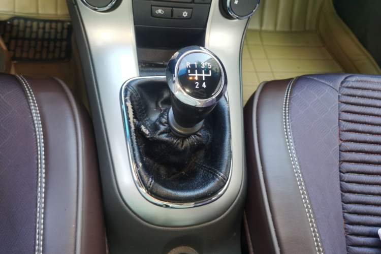 Used Chevrolet Cruze 2015 1.5L Classic SL MT Gear Lever