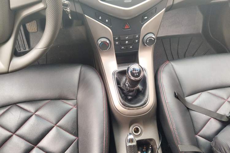 Used Chevrolet Cruze 2015 1.5L Classic SL MT Gear Lever