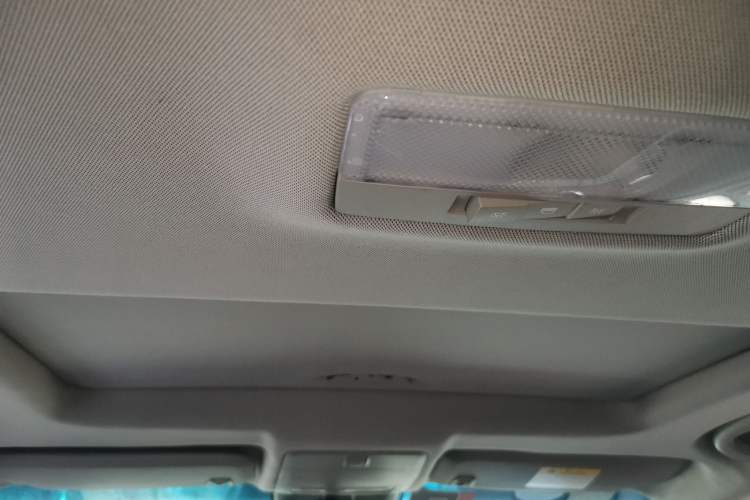 Used Chevrolet Cruze 2015 Hatchback 1.6L Manual Comfort Edition Headliner