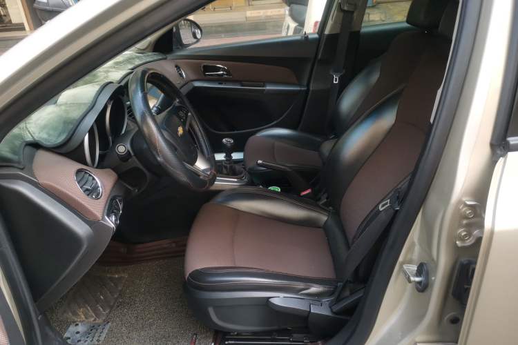 Used Chevrolet Cruze 2015 Hatchback 1.6L Manual Comfort Edition Left Front Seat