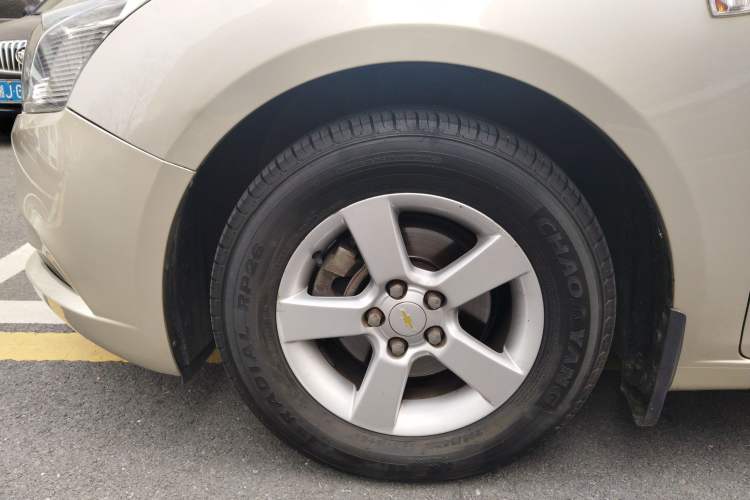Used Chevrolet Cruze 2015 1.5L Classic SL MT Left Front Wheel Hub
