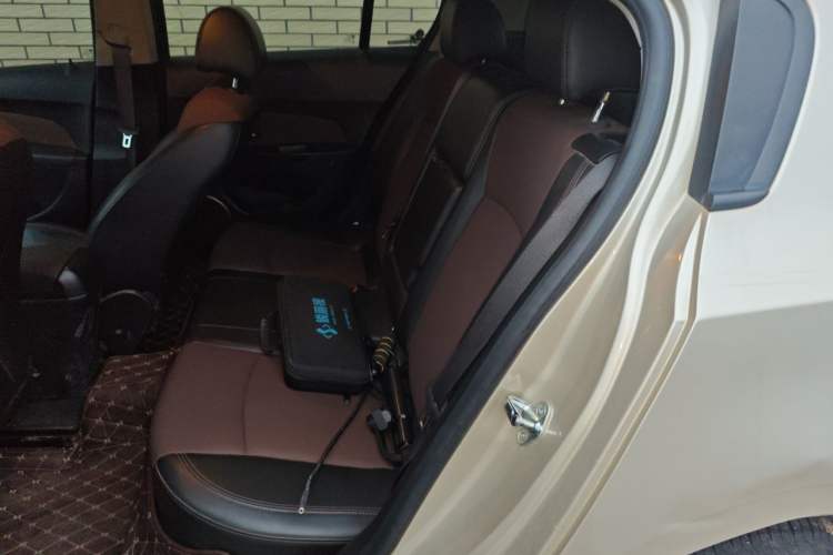 Used Chevrolet Cruze 2015 Hatchback 1.6L Manual Comfort Edition Left Rear Seat