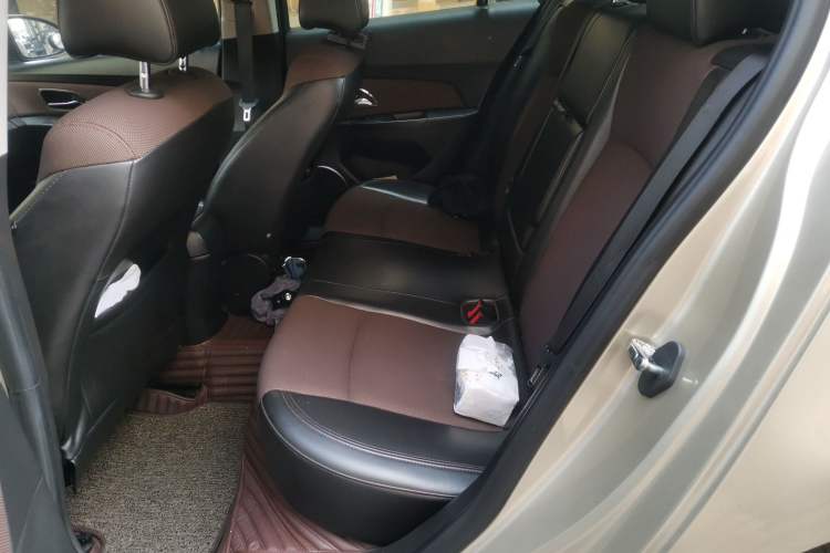 Used Chevrolet Cruze 2015 Hatchback 1.6L Manual Comfort Edition Left Rear Seat