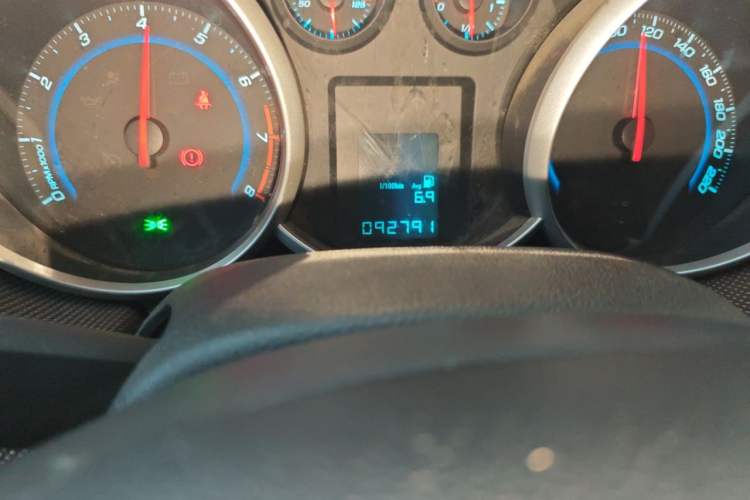 Used Chevrolet Cruze 2015 Hatchback 1.6L Manual Comfort Edition Odometer Close Up
