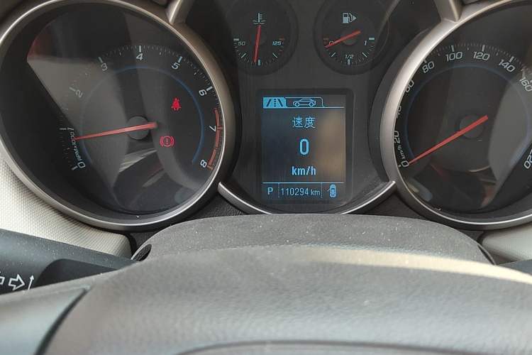 Used Chevrolet Cruze 2015 1.5L Classic SE AT Odometer Close Up