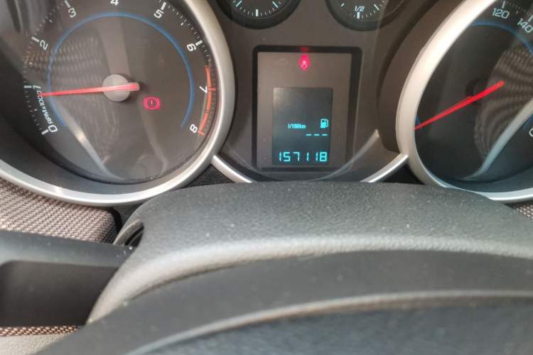 Used Chevrolet Cruze 2015 Hatchback 1.6L Manual Comfort Edition Odometer Close Up