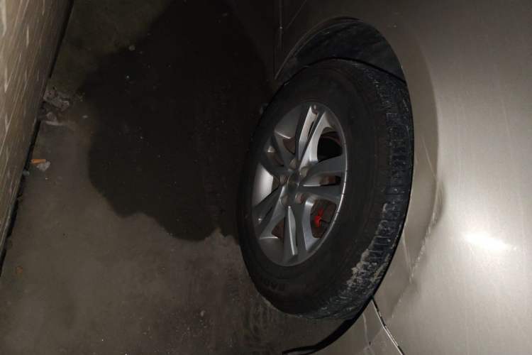 Used Chevrolet Cruze 2015 Hatchback 1.6L Manual Comfort Edition Right Front Wheel Hub