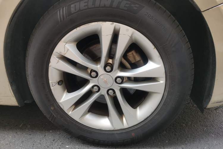 Used Chevrolet Cruze 2015 Hatchback 1.6L Manual Comfort Edition Right Front Wheel Hub