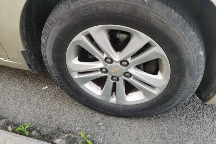 Used Chevrolet Cruze 2015 1.5L Classic SL MT Right Front Wheel Hub