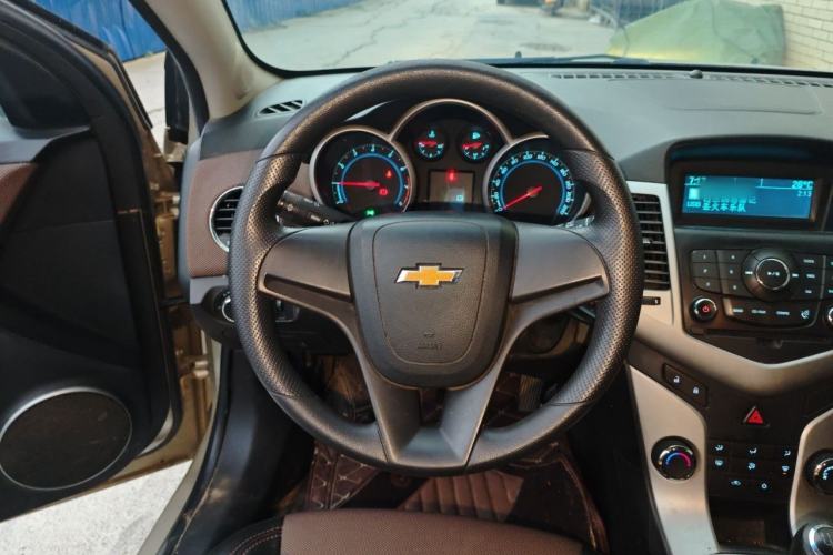 Used Chevrolet Cruze 2015 Hatchback 1.6L Manual Comfort Edition Steering Wheel