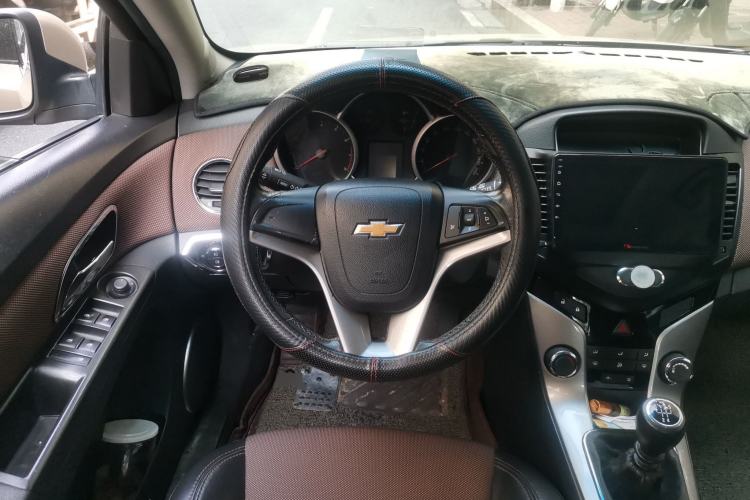 Used Chevrolet Cruze 2015 Hatchback 1.6L Manual Comfort Edition Steering Wheel